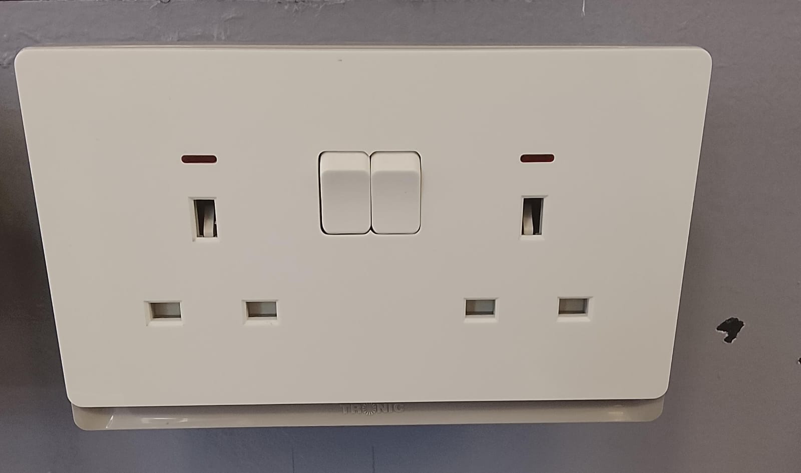 Double 13A Switched Socket Outlet