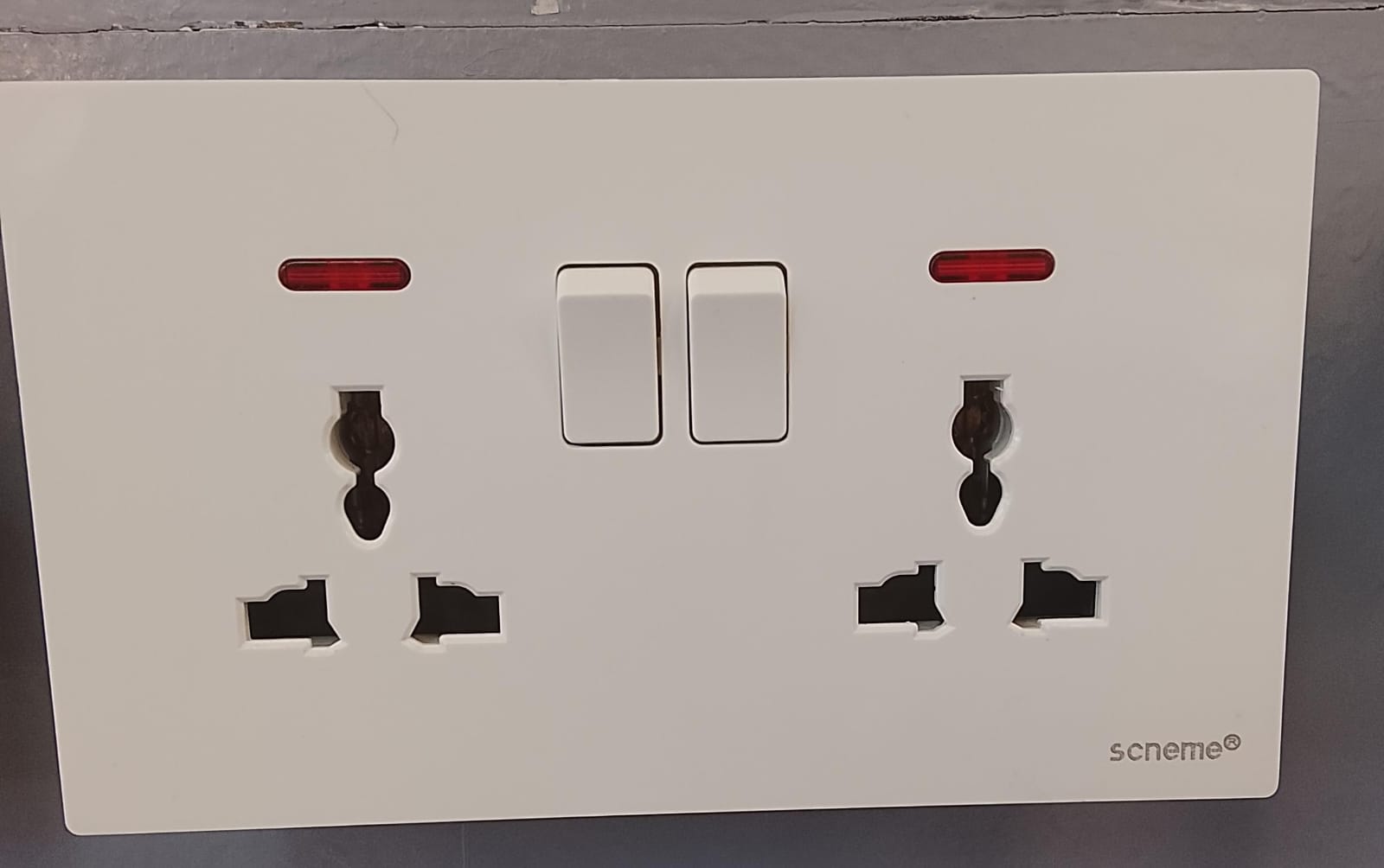 Double Universal Socket with Switches