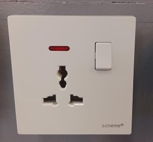 Single Universal Socket with Switch