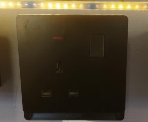 Tronic Black Edition Single 13A Switched Socket with Neon Indicator
